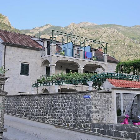 Guesthouse Anita Kotor Ngoại thất bức ảnh