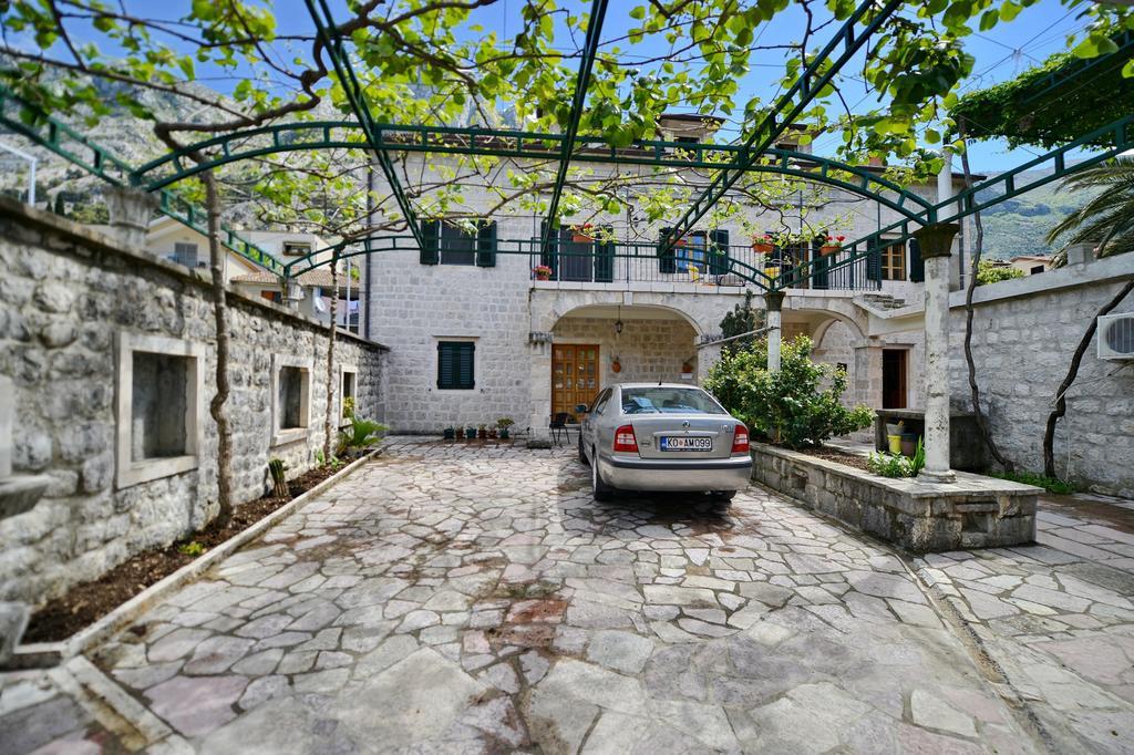 Guesthouse Anita Kotor Ngoại thất bức ảnh