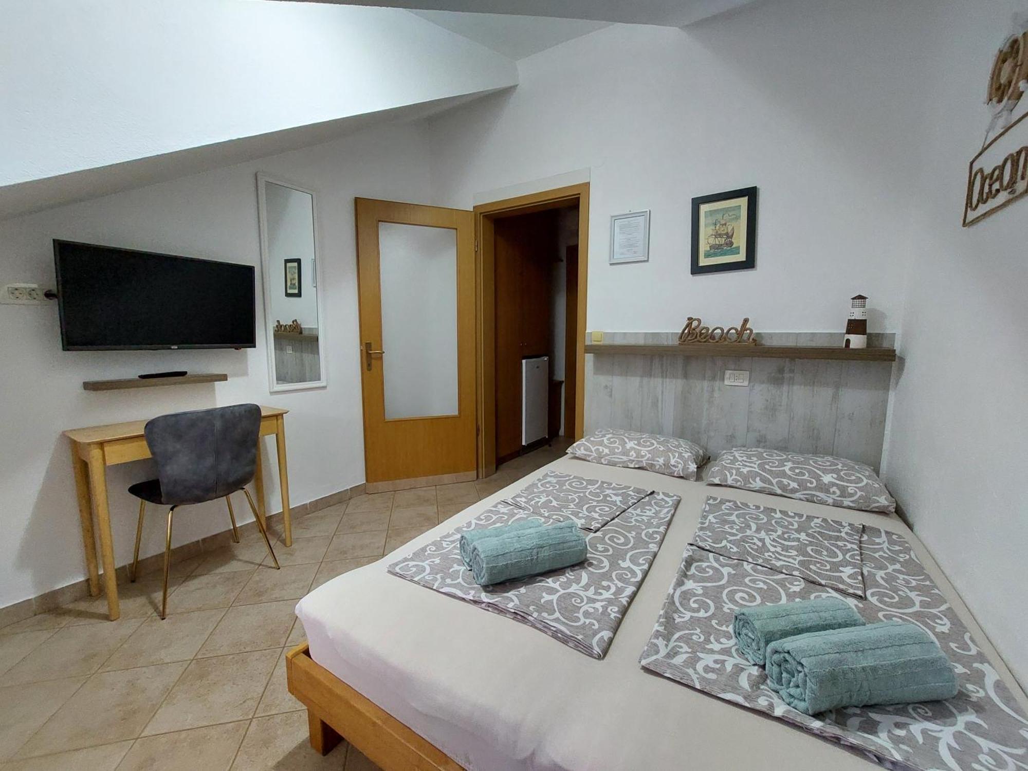 Guesthouse Anita Kotor Ngoại thất bức ảnh