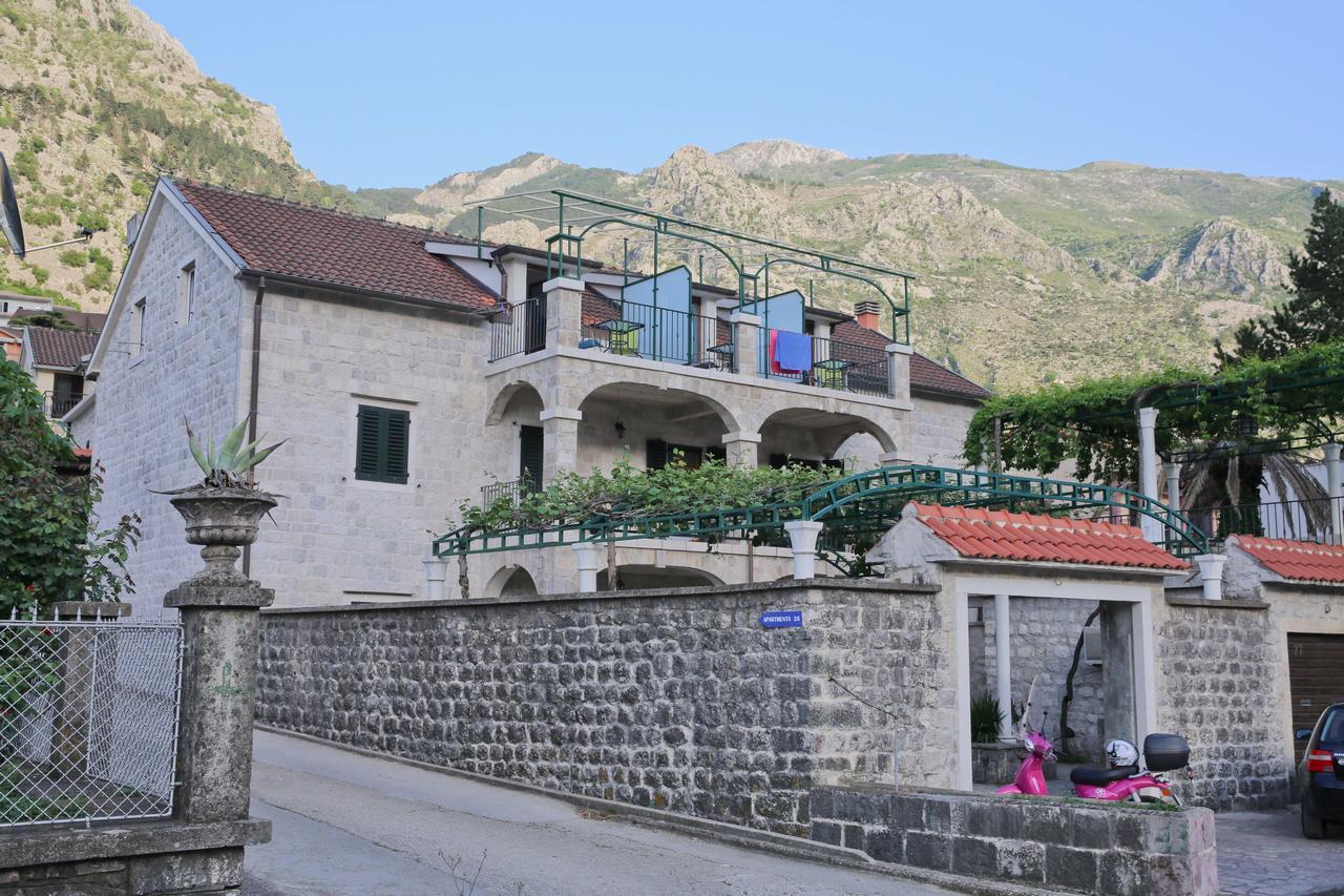 Guesthouse Anita Kotor Ngoại thất bức ảnh
